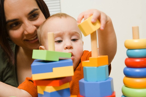 do choi xep hinh kho cho be - Mách mẹ 6 món đồ chơi giúp bé phát triển thể chất và trí não