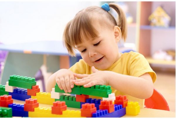 Đồ chơi Lego giúp trí não bé phát triển tốt và rèn cho bé tính kiên nhẫn