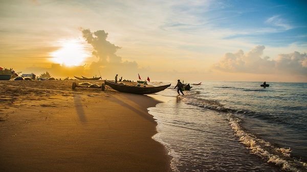 Bình minh trên biển Hồ Cốc