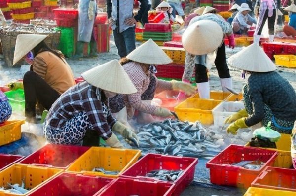 cho hai san 600x398 - Càn quét “ sạch sành sanh” chợ hải sản Long Hải