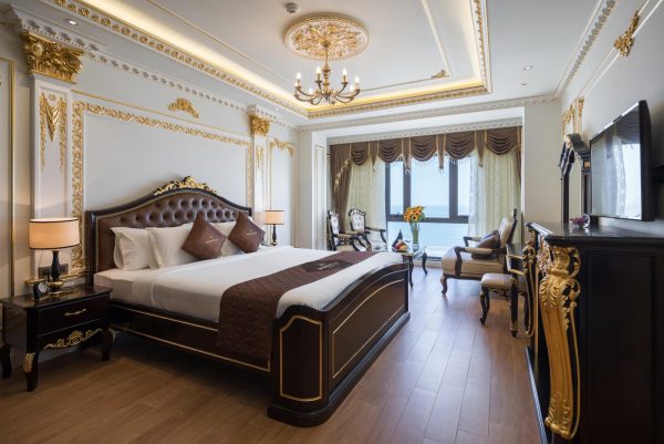 Không gian đậm chất hoàng gia tại Monarque Hotel Đà Nẵng