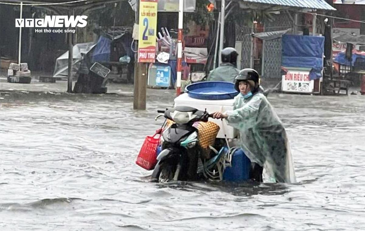 Dự Báo Thời Tiết Hôm Nay 28/10: Miền Trung Tiếp Tục Mưa Cực Lớn, Huế Và Đà Nẵng Có Nơi Trên 800mm, Nguy Cơ Lũ Quét Rất Cao mien trung mua lu 22562976 - Dự Báo Thời Tiết Hôm Nay 28/10: Miền Trung Tiếp Tục Mưa Cực Lớn, Huế Và Đà Nẵng Có Nơi Trên 800mm, Nguy Cơ Lũ Quét Rất Cao